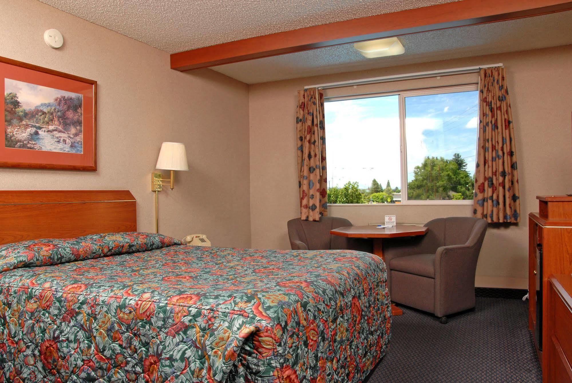 Redmond Inn Екстер'єр фото